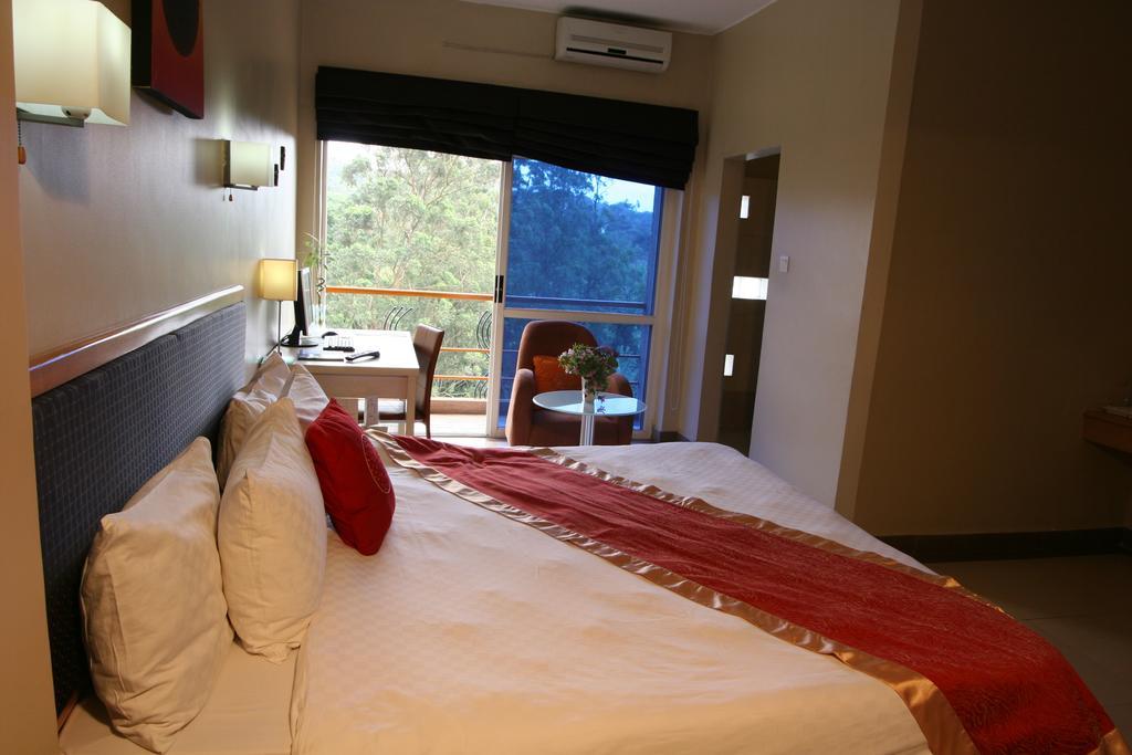 Metropole Hotel Kampala Extérieur photo