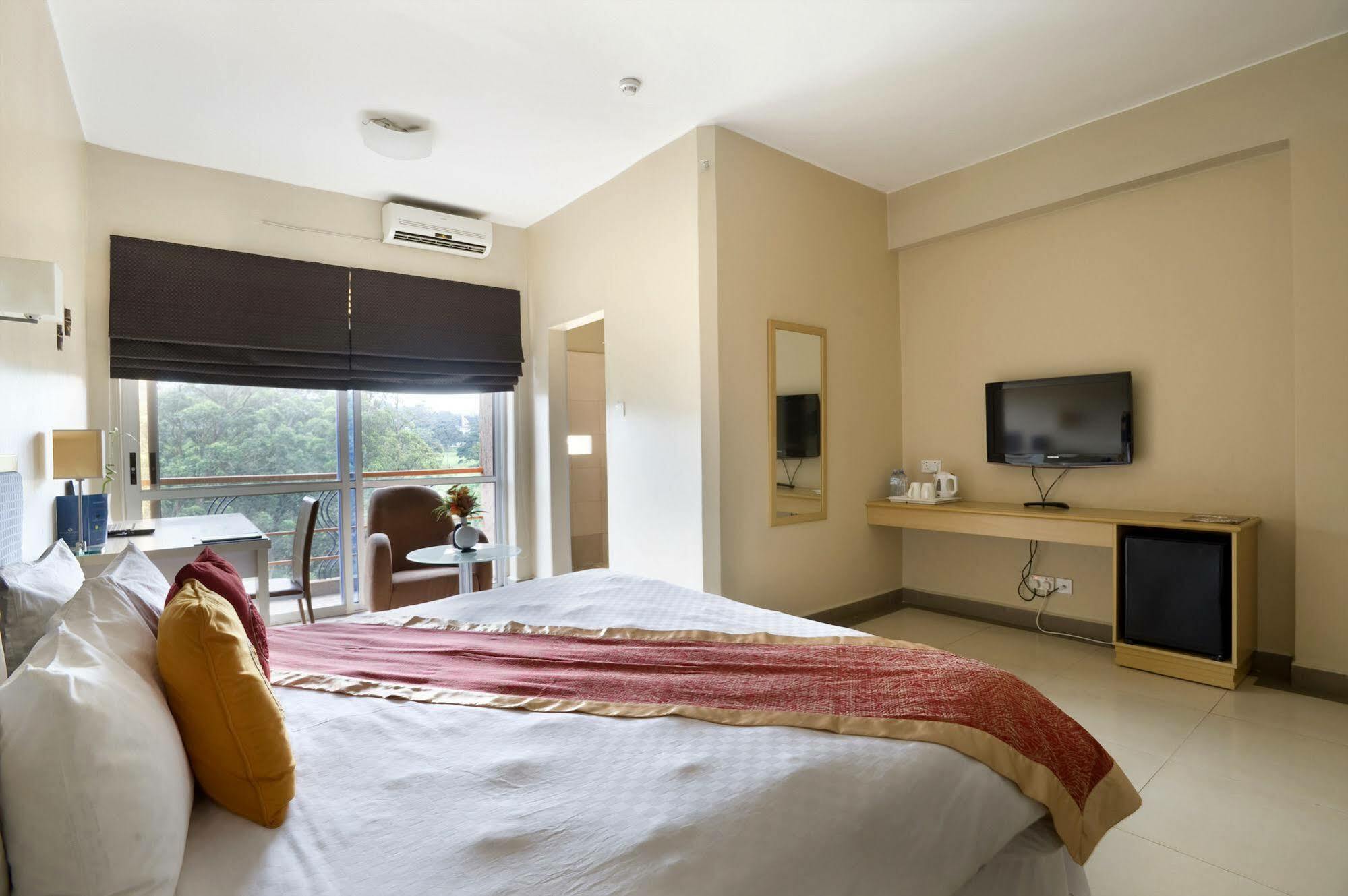 Metropole Hotel Kampala Extérieur photo