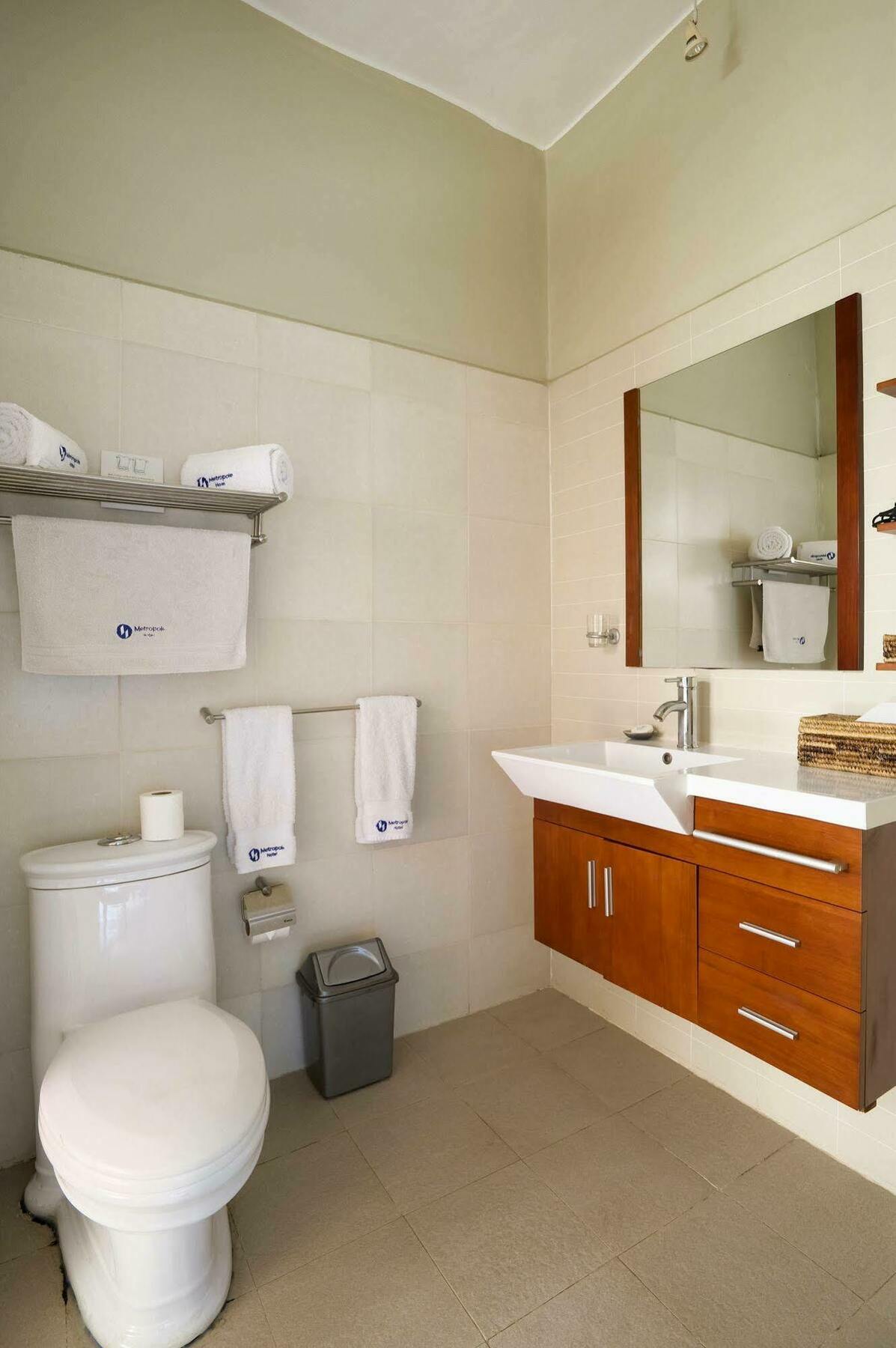 Metropole Hotel Kampala Extérieur photo