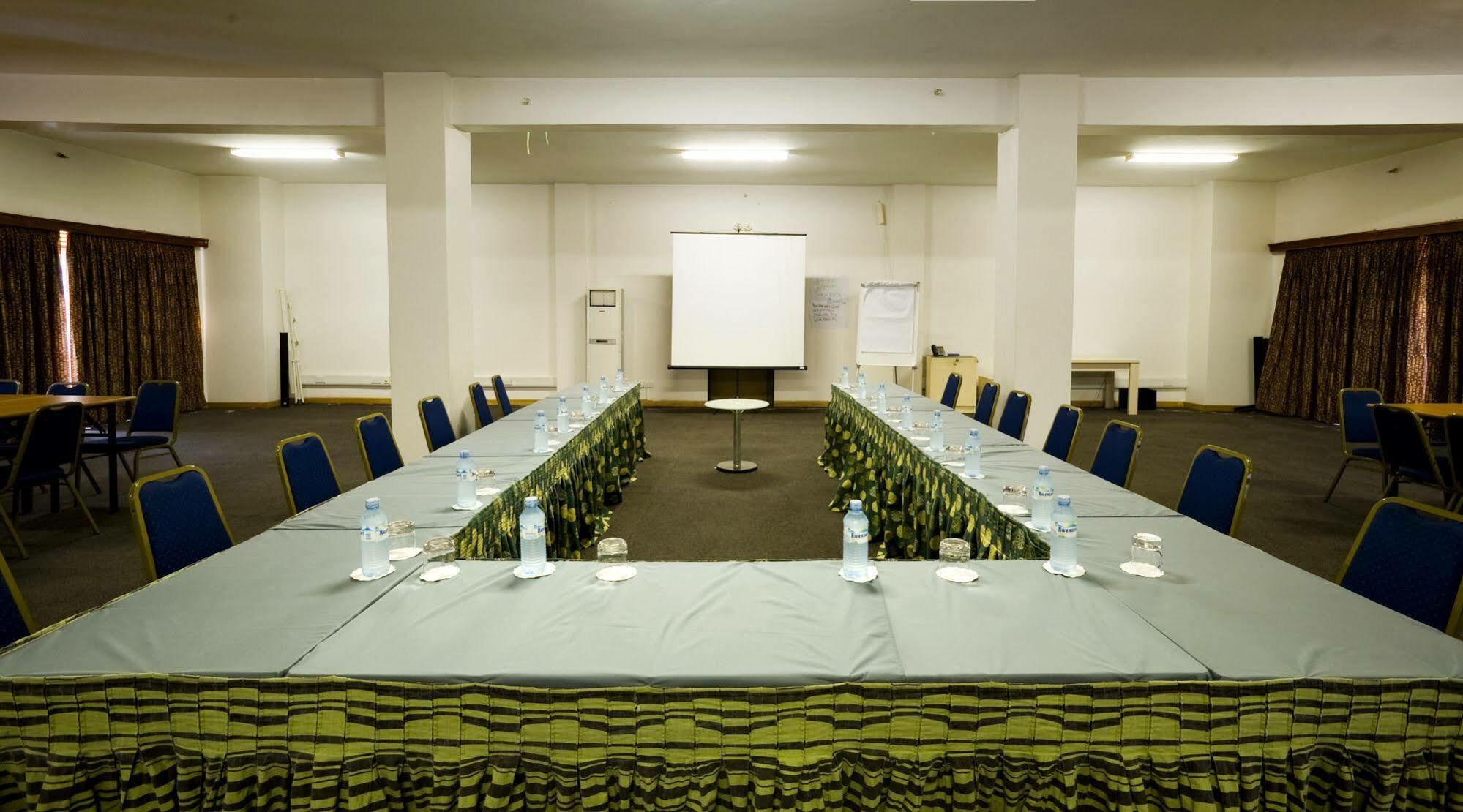 Metropole Hotel Kampala Extérieur photo